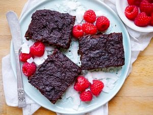Paleo Chocolate Brownies (grain free, dairy free, nut free) - this easy healthy brownie recipe is packed full of hidden veggies! Refined sugar free. Recipe via nourisheveryday.com