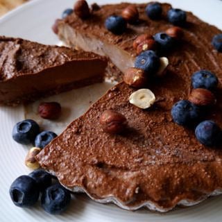 Almost Raw Nutella Cake by nourisheveryday.com - gluten free, dairy free and paleo and vegan friendly!