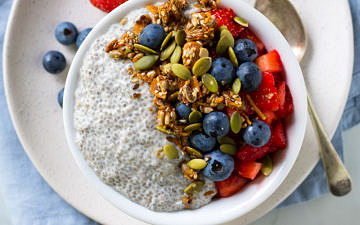 A simple vanilla chia pudding served up with fresh berries and crunchy granola!