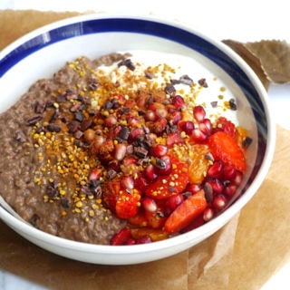 High Protein Cacao Chia Pudding - an easy healthy breakfast or snack you can meal prep in advance! Recipe via Nourish Everyday