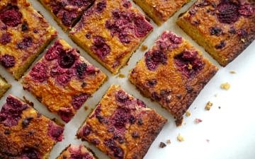 Orange, Almond and Raspberry Cake - gluten free, grain free, dairy free - it's paleo friendly! Recipe via Nourish Everyday