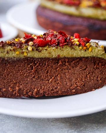 Superfood Paleo Chocolate Cake with Matcha Frosting | wordpress-6440-15949-223058.cloudwaysapps.com | this luscious grain free cake is free from gluten, dairy and refined sugar, and yet it's SO incredibly delicious, with a rich, truly chocolatey flavour!