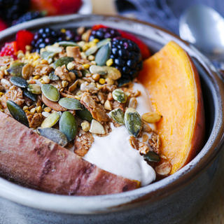 Sweet Potato & Berries Breakfast Bowl | wordpress-6440-15949-223058.cloudwaysapps.com | Want an easy, healthy and delicious breakfast bowl you can make in advance? This tasty sweet potato bowl is for you! Gluten free and sugar free.