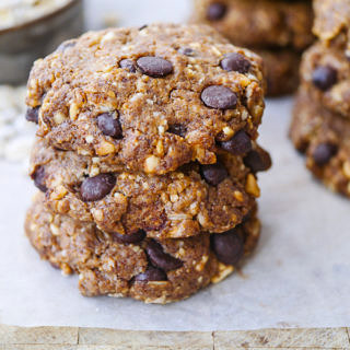 Peanut Butter Oat Choc Chip Cookies | Gluten free, flourless cookies with natural peanut butter, rolled oats and studded with dark choc chips. Sweetened with stevia, dairy free! | by Nourish Everyday