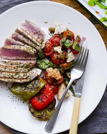 Savage Salads Book Review on wordpress-6440-15949-223058.cloudwaysapps.com - including this amazing Seared Tuna Salad Recipe!
