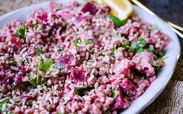 On the Blog: Tips for Eating Seasonally with Ceri Jones, Natural Chef. And a recipe for this gorgeous Pink Buckwheat Salad with Tahini Dressing! Via wordpress-6440-15949-223058.cloudwaysapps.com