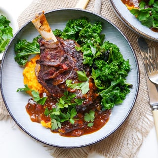 Balsamic slow cooker lamb shanks made with dried thyme and a rich flavoursome tomato sauce. Gluten free, dairy free and really easy to make! Recipe by wordpress-6440-15949-223058.cloudwaysapps.com