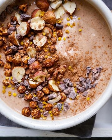 In this interview with NanaBowls learn about how this healthy smoothie business started, plus grab the recipe for an amazing Nutella Crunch Smoothie Bowl! Via nourisheveryday.com