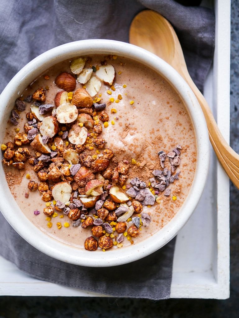 In this interview with NanaBowls learn about how this healthy smoothie business started, plus grab the recipe for an amazing Nutella Crunch Smoothie Bowl! Via nourisheveryday.com