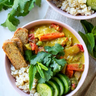 Easy Vegan Yellow Curry with Tempeh - healthy, delicious. Loads of veggies and a creamy coconut curry sauce. #glutenfree #vegan #yellowcurry