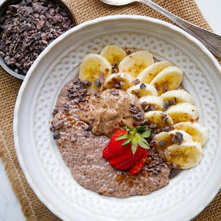 Recipe for chunky monkey chia pudding (gluten free, dairy free) This makes a great healthy breakfast or dessert! Cacao chia pudding, banana, peanut butter and cacao nibs. #cacao #chiaseeds #healthybreakfast #glutenfree
