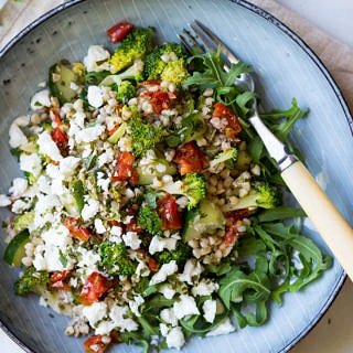 Broccoli Buckwheat Salad with loads of flavour from semi dried tomatoes and crumbly feta! Gluten free and super easy to make! #buckwheatsalad #glutenfree #healthy #buckwheatrecipes