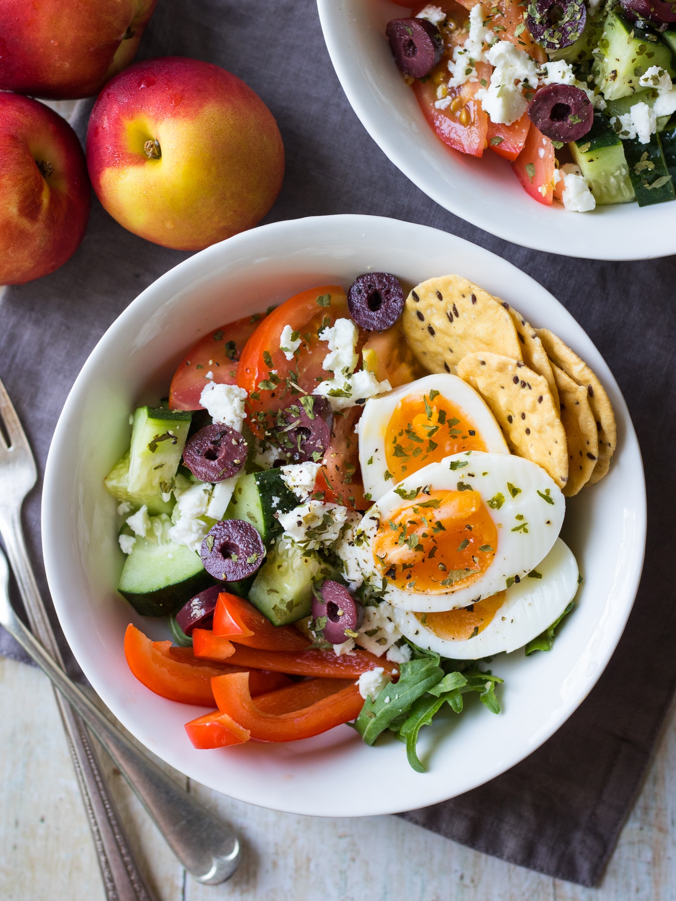 Greek style meal prep breakfast bowls! A fresh Greek salad base topped with boiled eggs makes a healthy start to the day. Tuck in some crackers and you're all set with a healthy breakfast pot! #mealprep #breakfastbowl #breakfastsalad #glutenfree