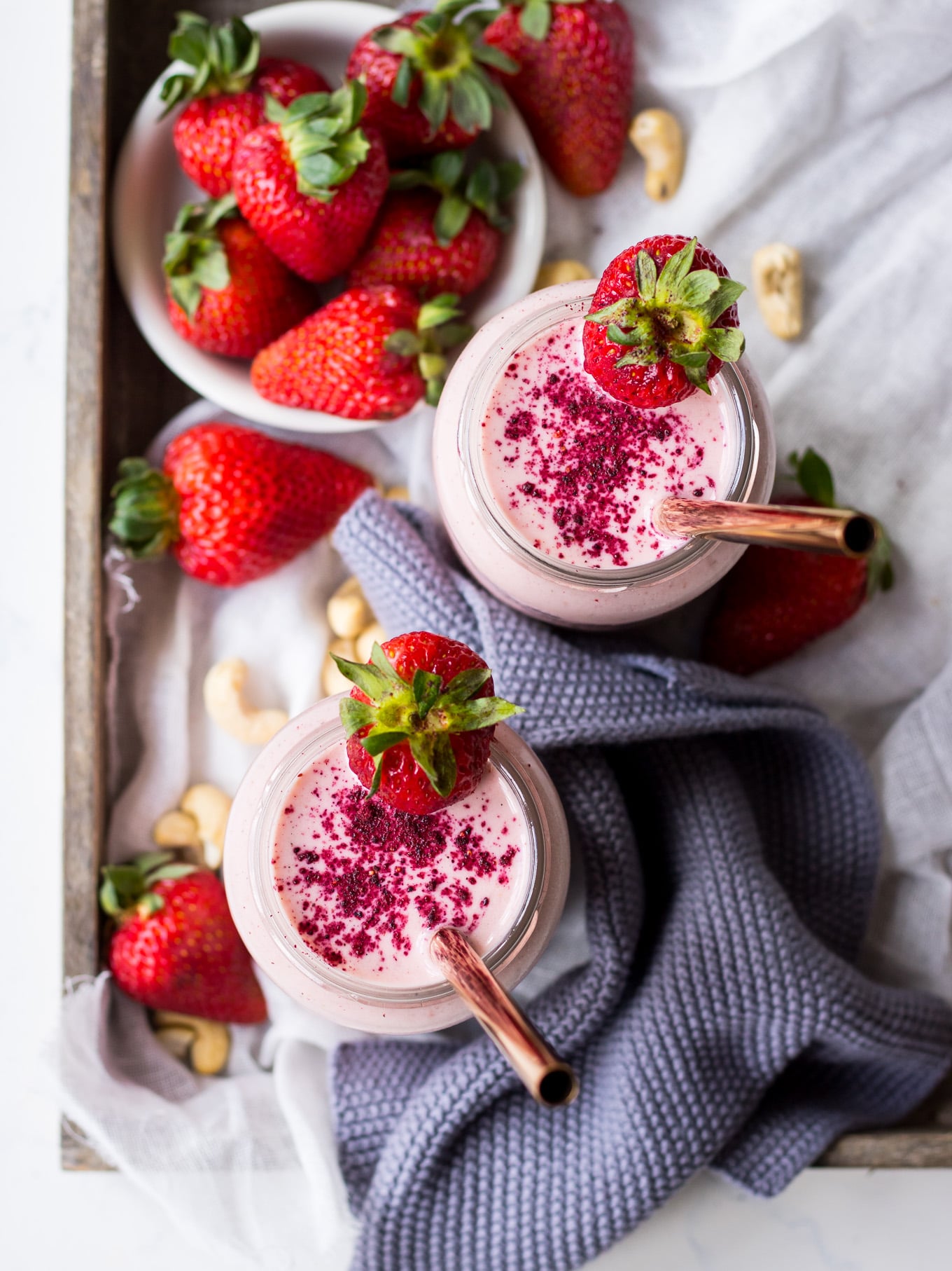 strawberry shortcake smoothie recipe, strawberry smoothies in jars on wooden tray