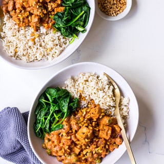 Peanut butter coconut curry with tofu, spinach and brown rice