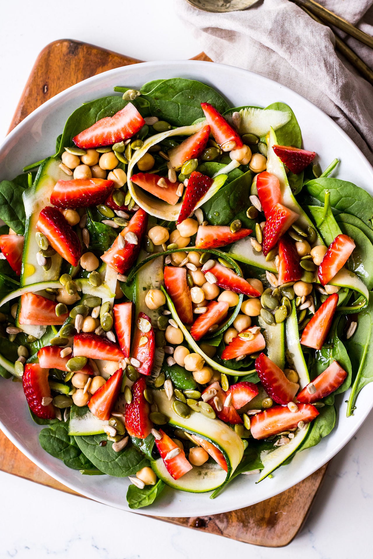 Strawberry and spinach salad with balsamic dressing