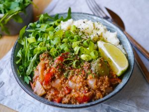 One Pot Healthy Beef & Quinoa Chilli - this super simple recipe combines veggies, protein and quality carbs in one pot to make an amazing healthy dinner! Gluten free, dairy free and sugar free. Recipe via wordpress-6440-15949-223058.cloudwaysapps.com